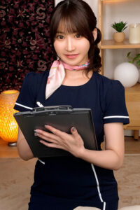 【VR】すぐ隣に婚約者がいるのに超密着施術と囁き誘惑で男を喰うのが大好きなド変態痴女エステティシャン 依本しおり【8K】 (pxvr00334)｜女優AV