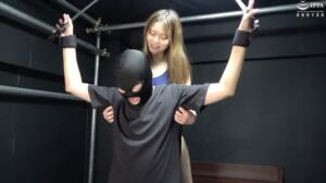 「【F/M】膝立ち拘束のドM男子を後ろから脇くすぐり攻めプレイ！」ADOA-082 彩川ゆめ (h_1416ad01878)｜女優AV